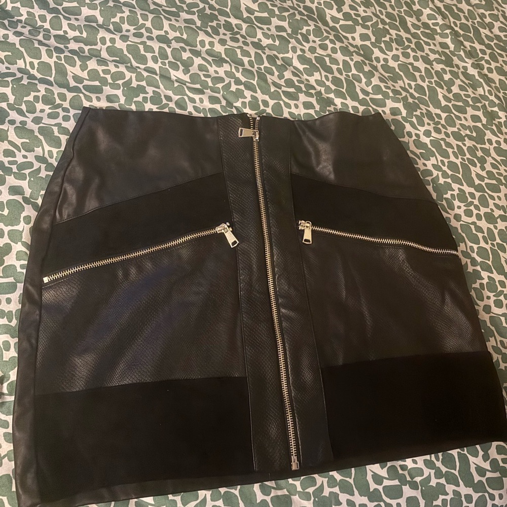 Black Zippered Women's Skirt